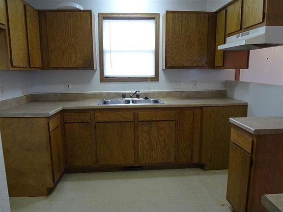 3rd image of 869 Marquette Ave