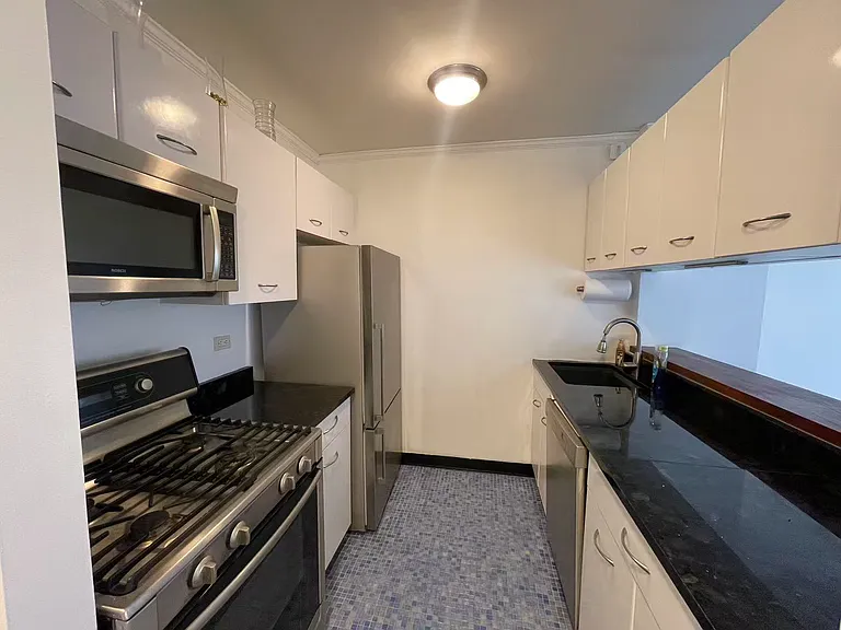 2 S End Ave #5T — Photo 4