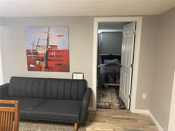4th image of 432 Harriet St