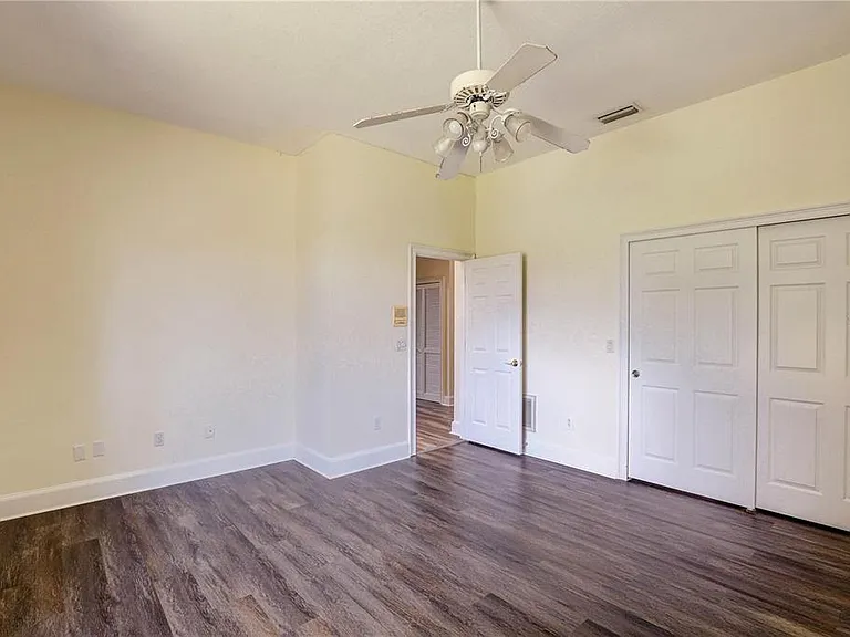 2208 Hampstead Ct — Photo 43