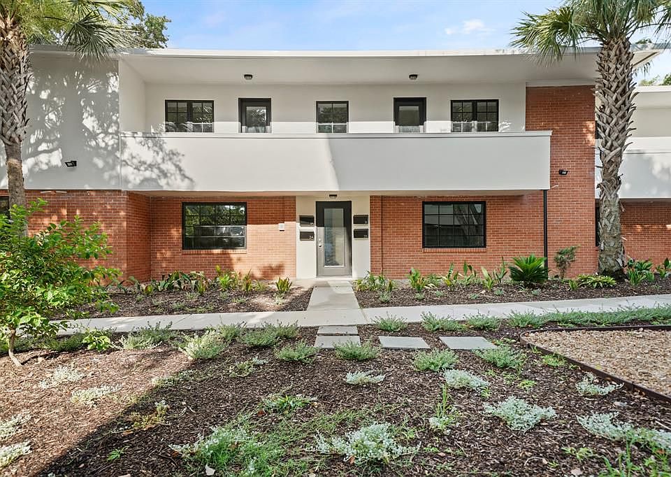 1st image of 520 Lovett Blvd APT 1B
