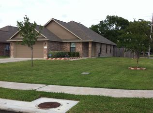 8 Jasmine Ct, Angleton, TX 77515