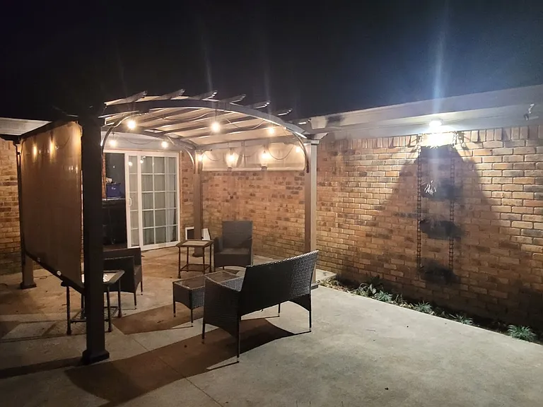 104 Auburn Dr — Photo 2