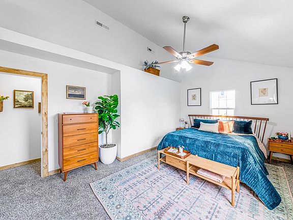 3rd image of 412 N Ripley Rd