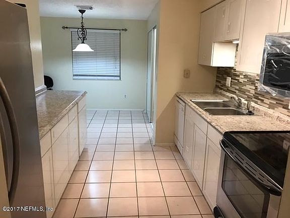 5th image of 3120 Hampstead Dr