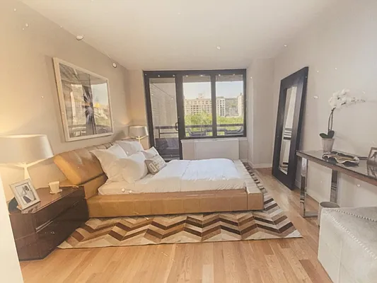 Rented by R New York | media 44