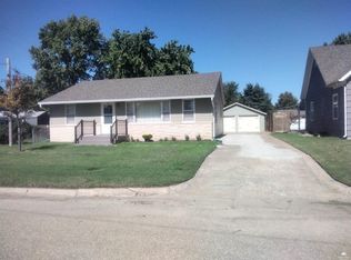 303 NE 16th St, Abilene, KS 67410