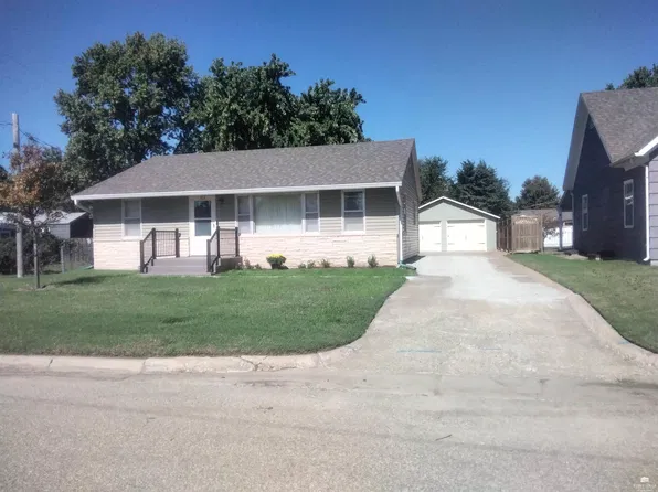 303 NE 16th St, Abilene, KS 67410