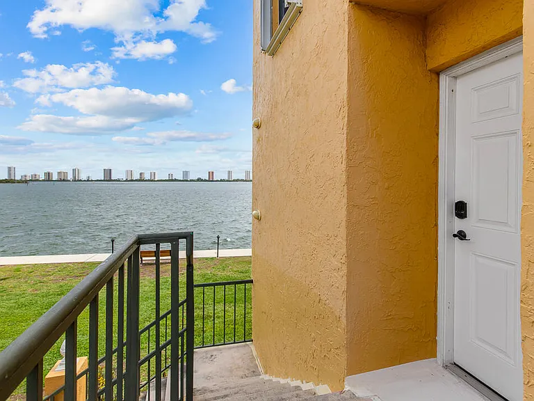 1060 Lake Shore Dr #201 — Photo 12