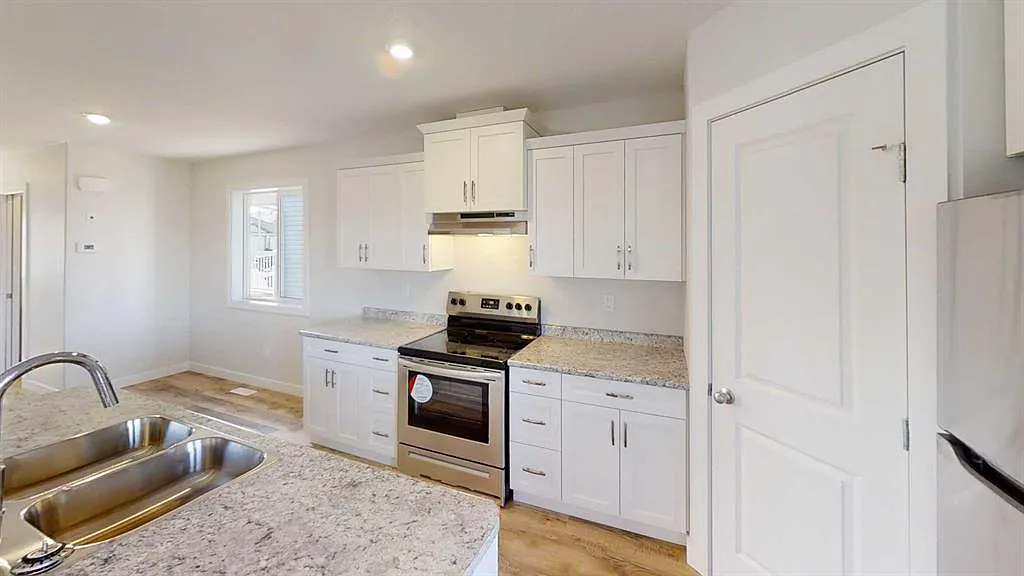 3 bed, 2.5 bath, 1185 sqft, $2,200 — Photo 2