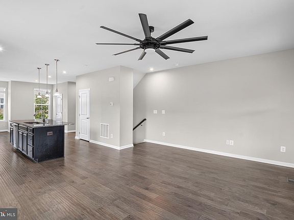 5th image of 43475 Apple Orchard Sq