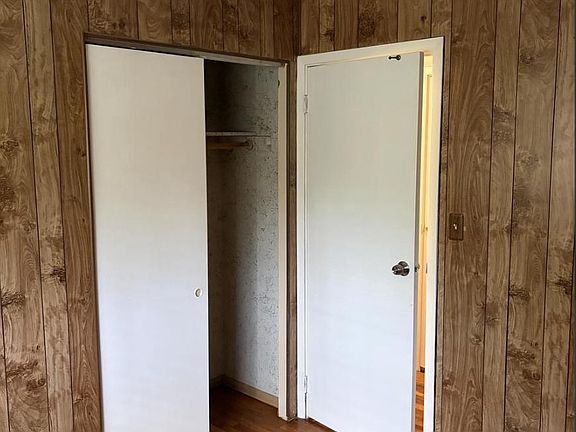 2nd image of 828 Booker Pl