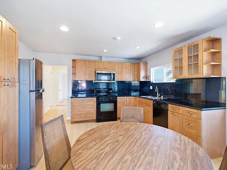 1108 Palm Ln — Photo 8
