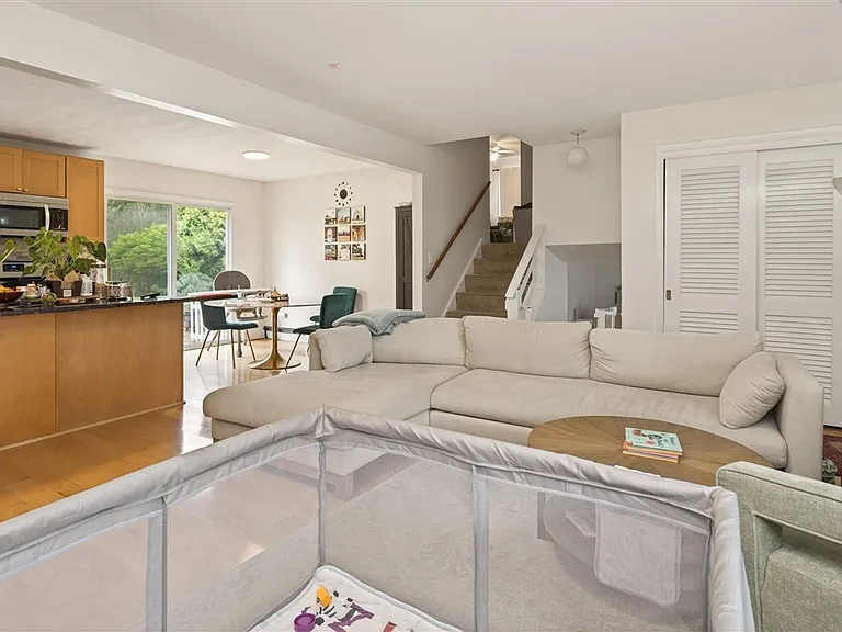 1399 Creek St — Photo 27