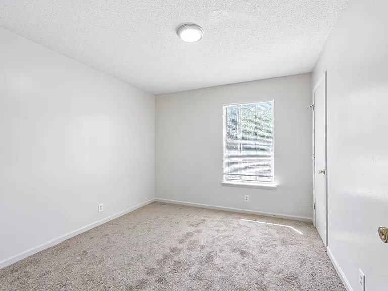 253 Stateline Rd — Photo 15