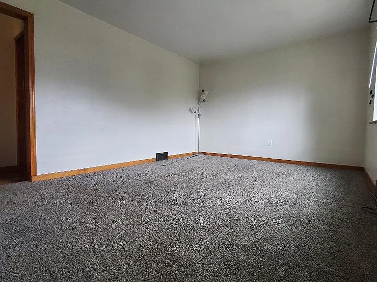 2467 Woodward Ave — Photo 15