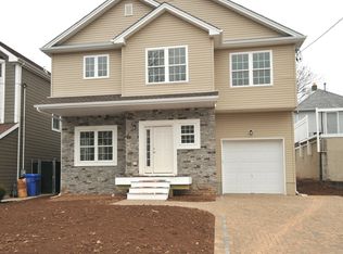 45 Hornsby St, Fords, NJ 08863