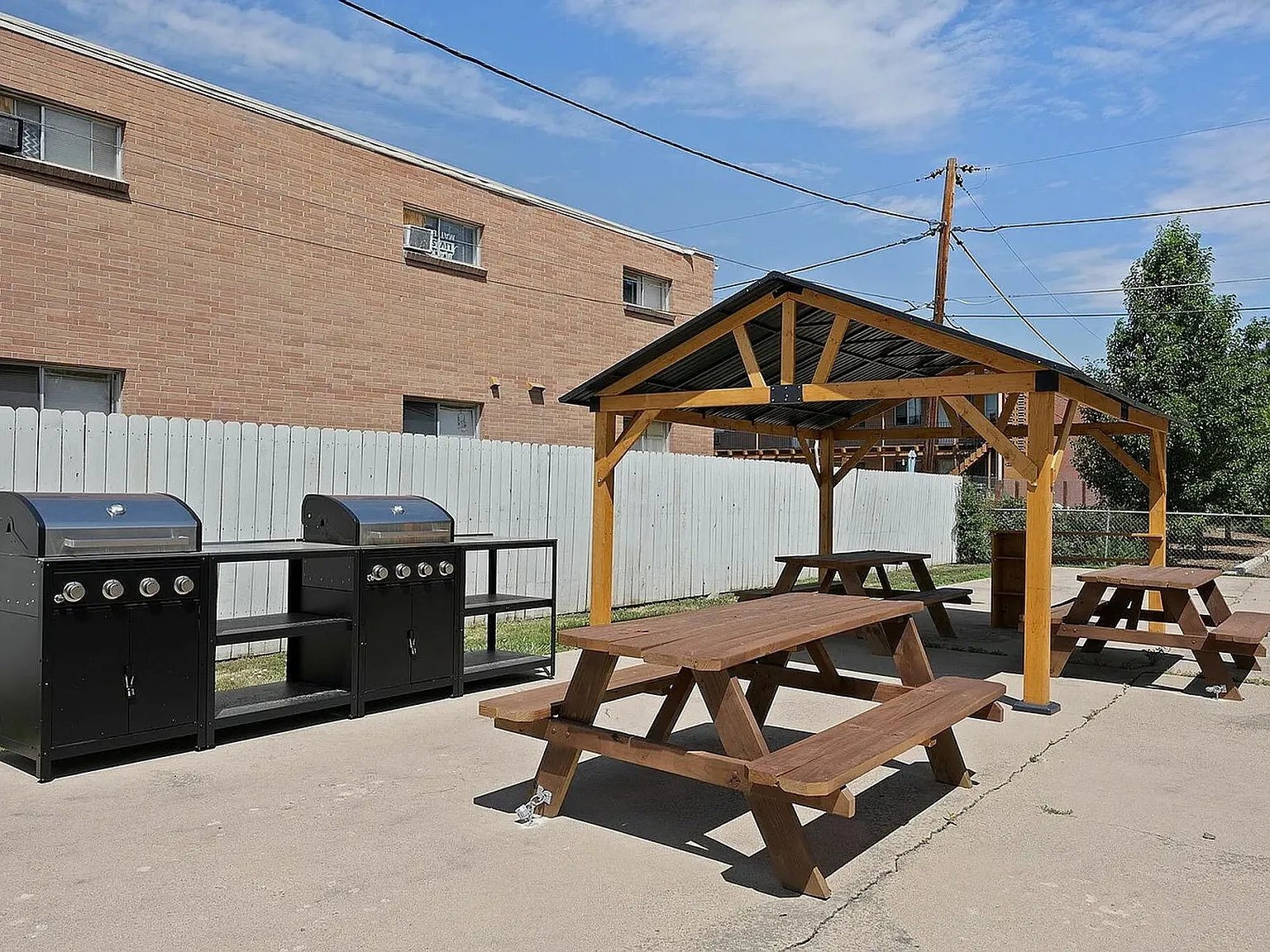Hilltop Apartments — Photo 4