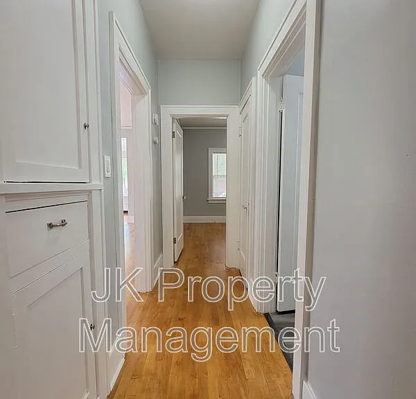 301 25th St N — Photo 16
