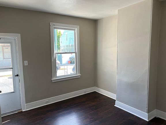 2nd image of 428 York St