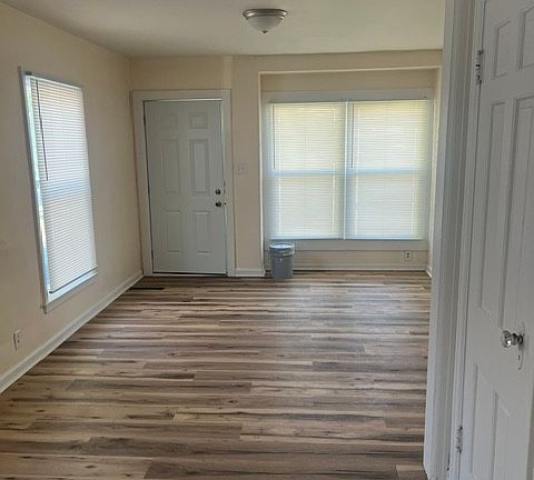 2nd image of 4724 Caroline St