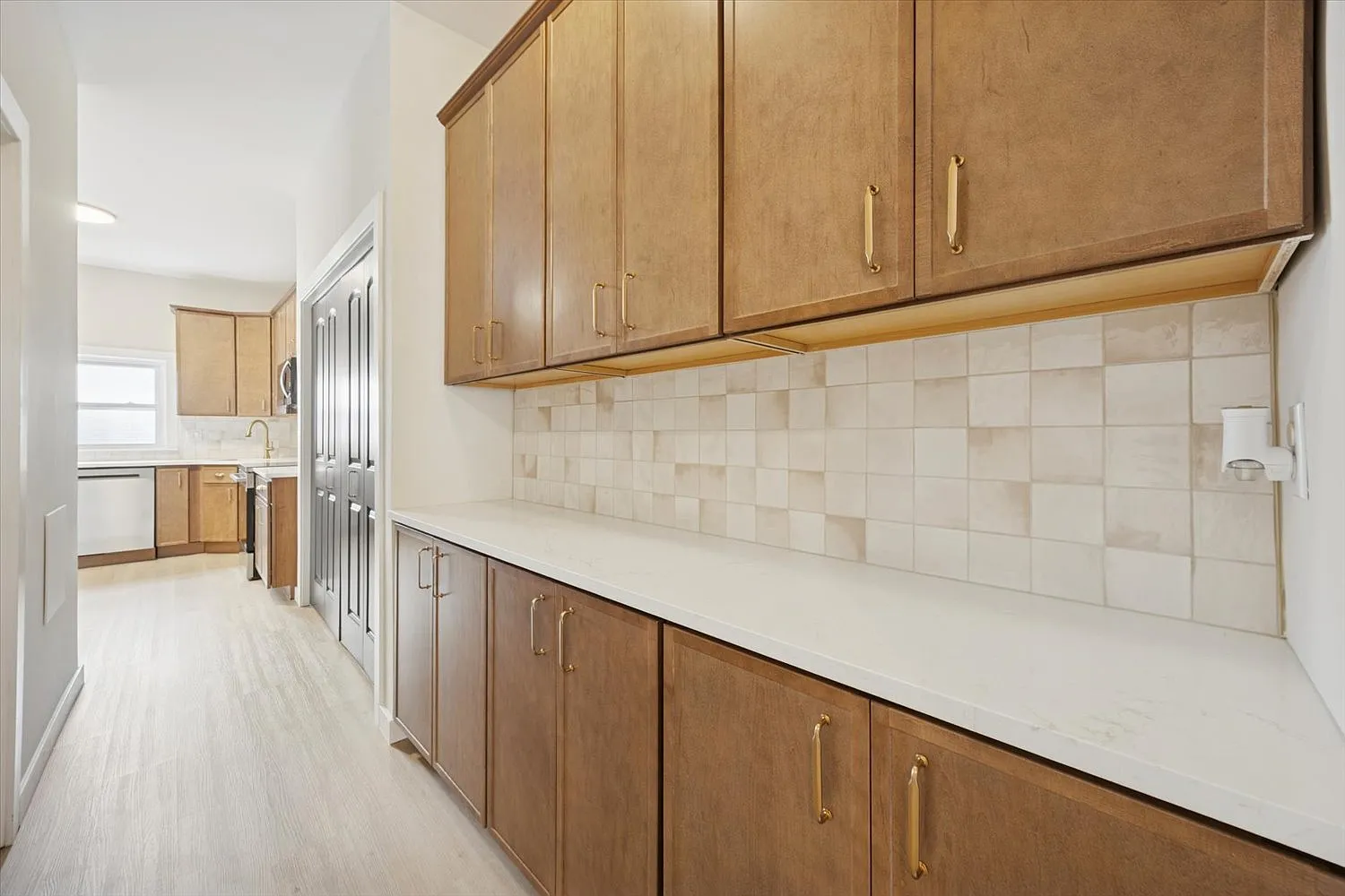 1 bed, 750 sqft, $1,700 — Photo 3