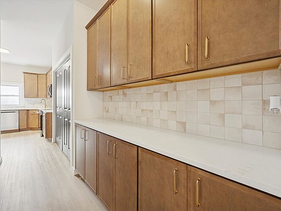 3rd image of 1914 E Passyunk Ave #B