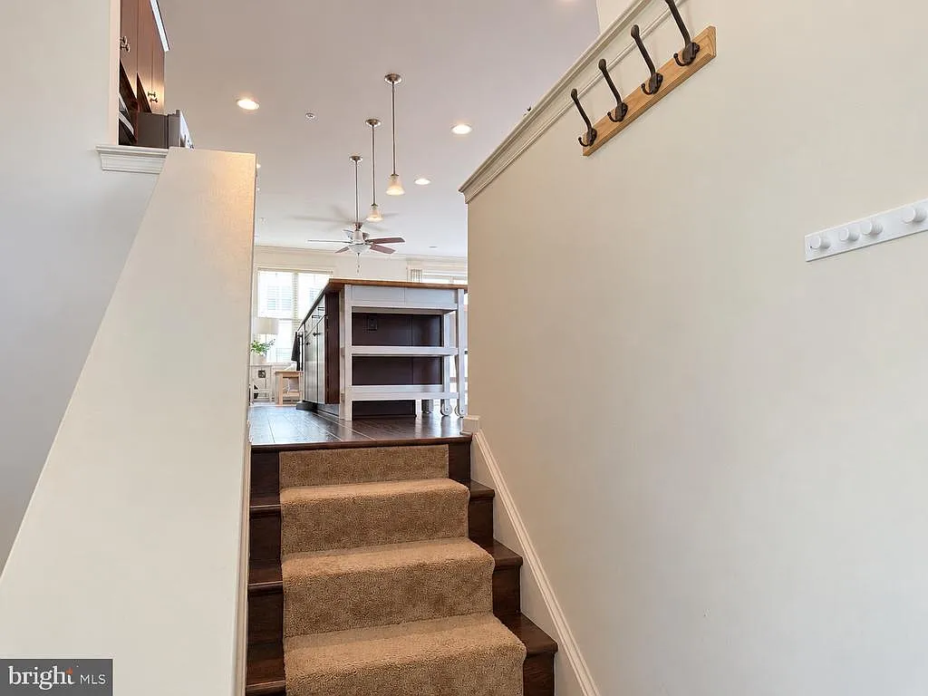 4 bed, 3.5 bath, 2383 sqft, $3,100 — Photo 2