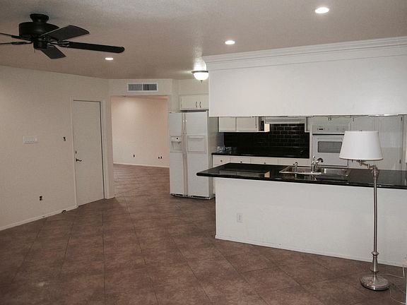 3rd image of 1127 E Concorda Dr