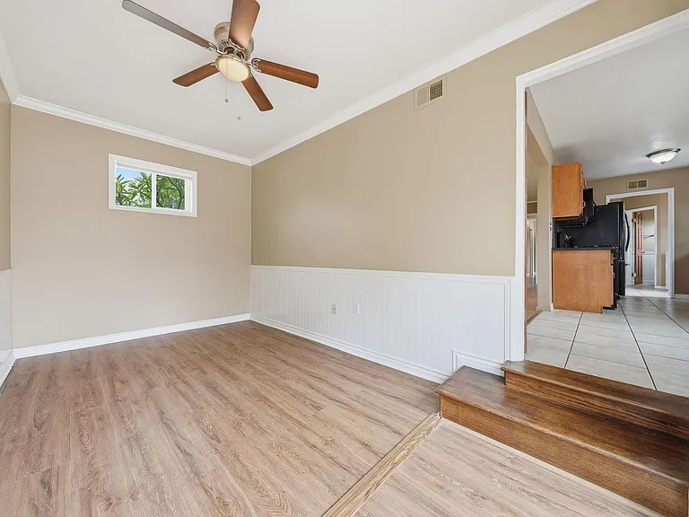 345 N Shattuck Pl — Photo 8