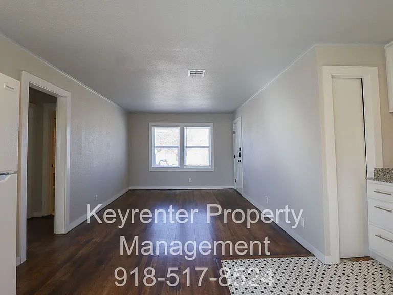 E Independence St Fourplex — Photo 9