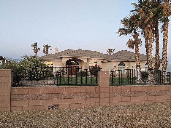 4 bed, 3.5 bath, 2877 sft, pool