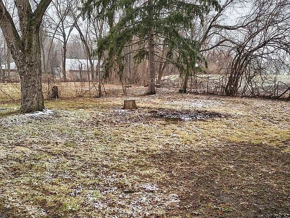 2nd image of 1803 N Riverside Dr