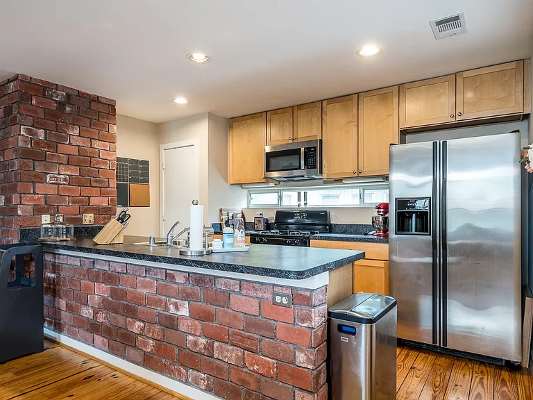 1304 Arthur St — Photo 7