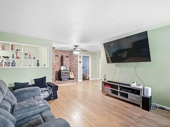 3rd image of 1398 Obannonville Rd