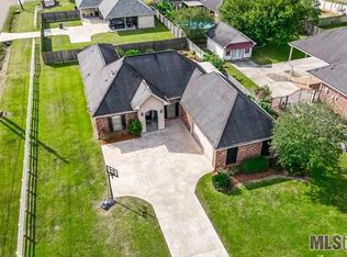 16273 Megan Ln, Prairieville, LA 70769