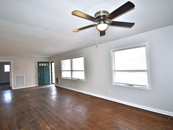 3rd image of 907 Dogwood Dr
