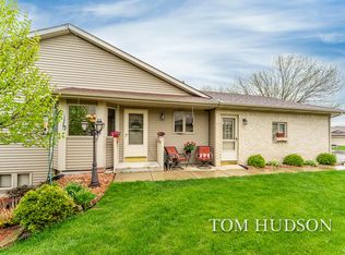 1103 Amber Ridge Dr SW, Byron Center, MI 49315