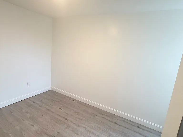 1532 N Edgewood St — Photo 7