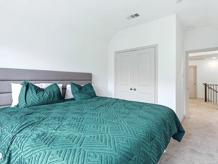 1004 Mikaela Dr — Photo 5