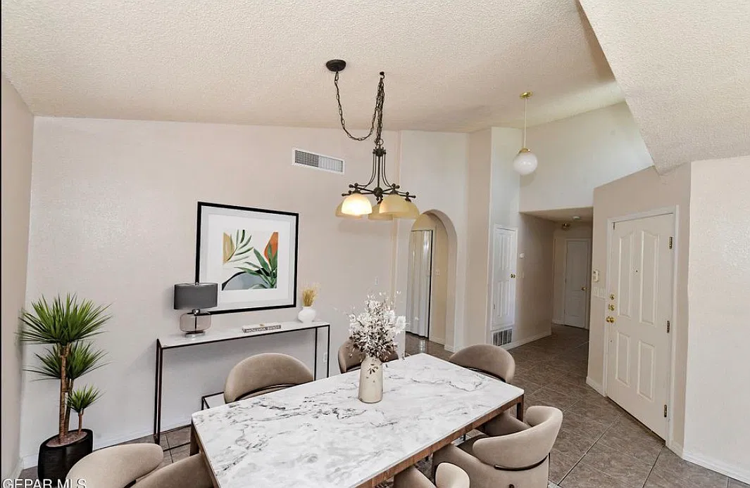 3 bed, 1559 sqft, $1,920 — Photo 3