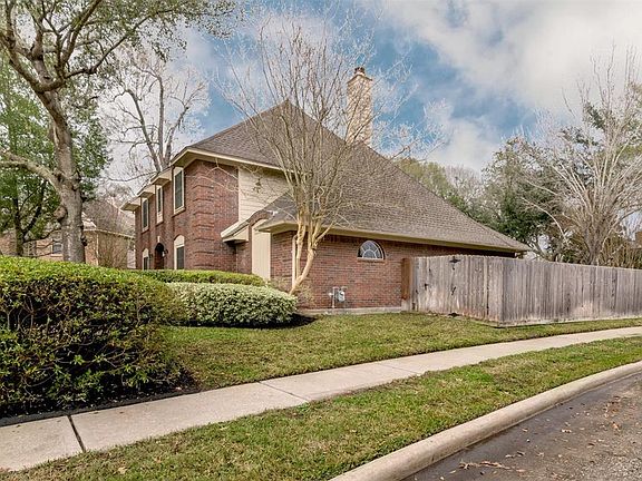 4th image of 15211 Redwood Run Ct