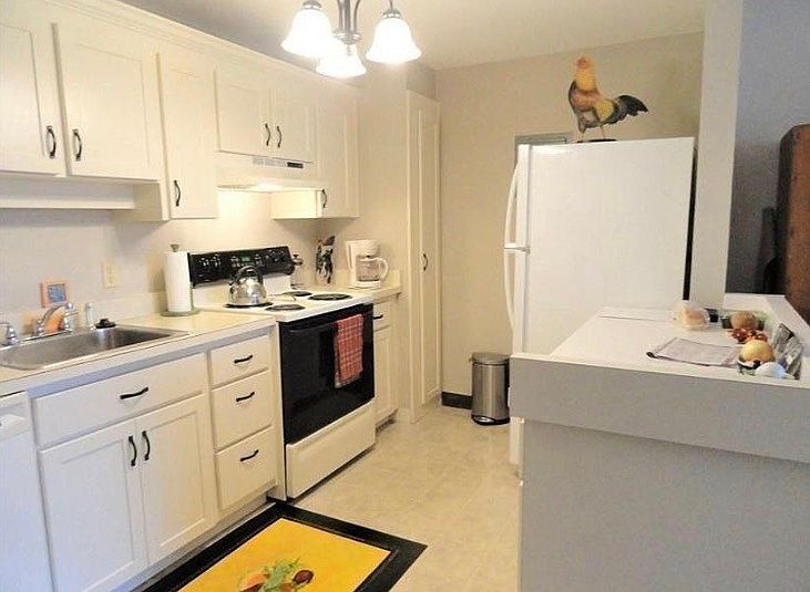 2nd image of 16-16A Mayberry Dr Unit 11