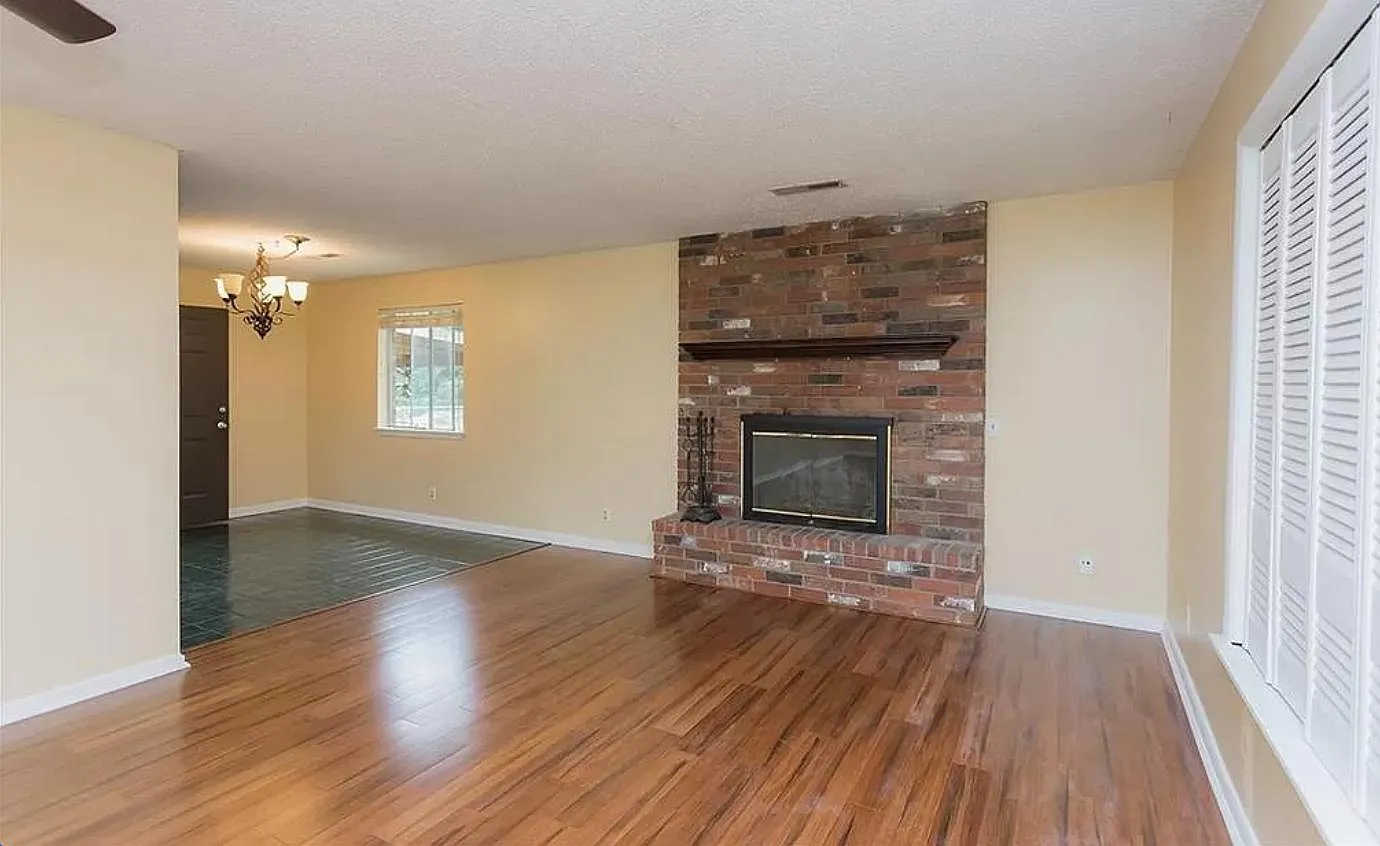 3 bed, 1.5 bath, 1308 sqft, $1,600 — Photo 4