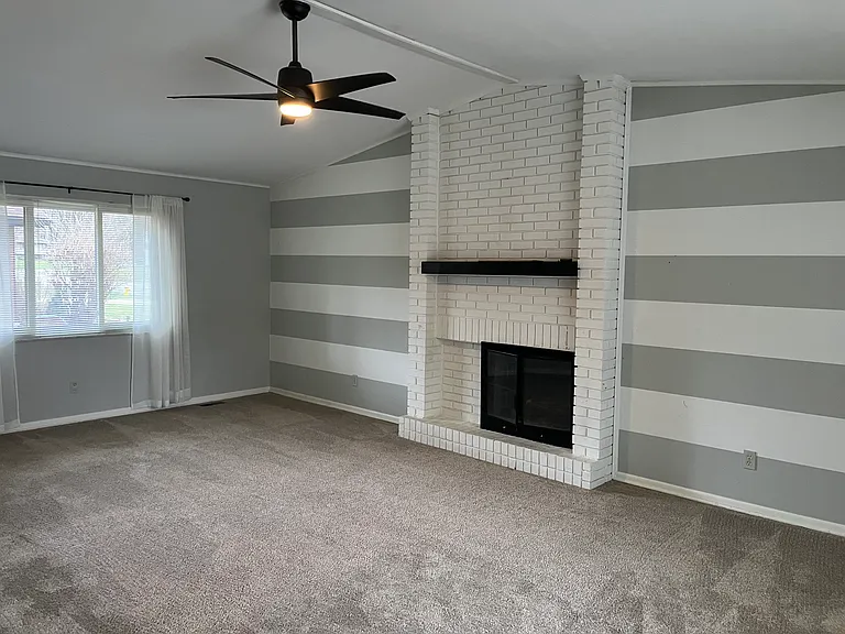 301 S Village Dr — Photo 5