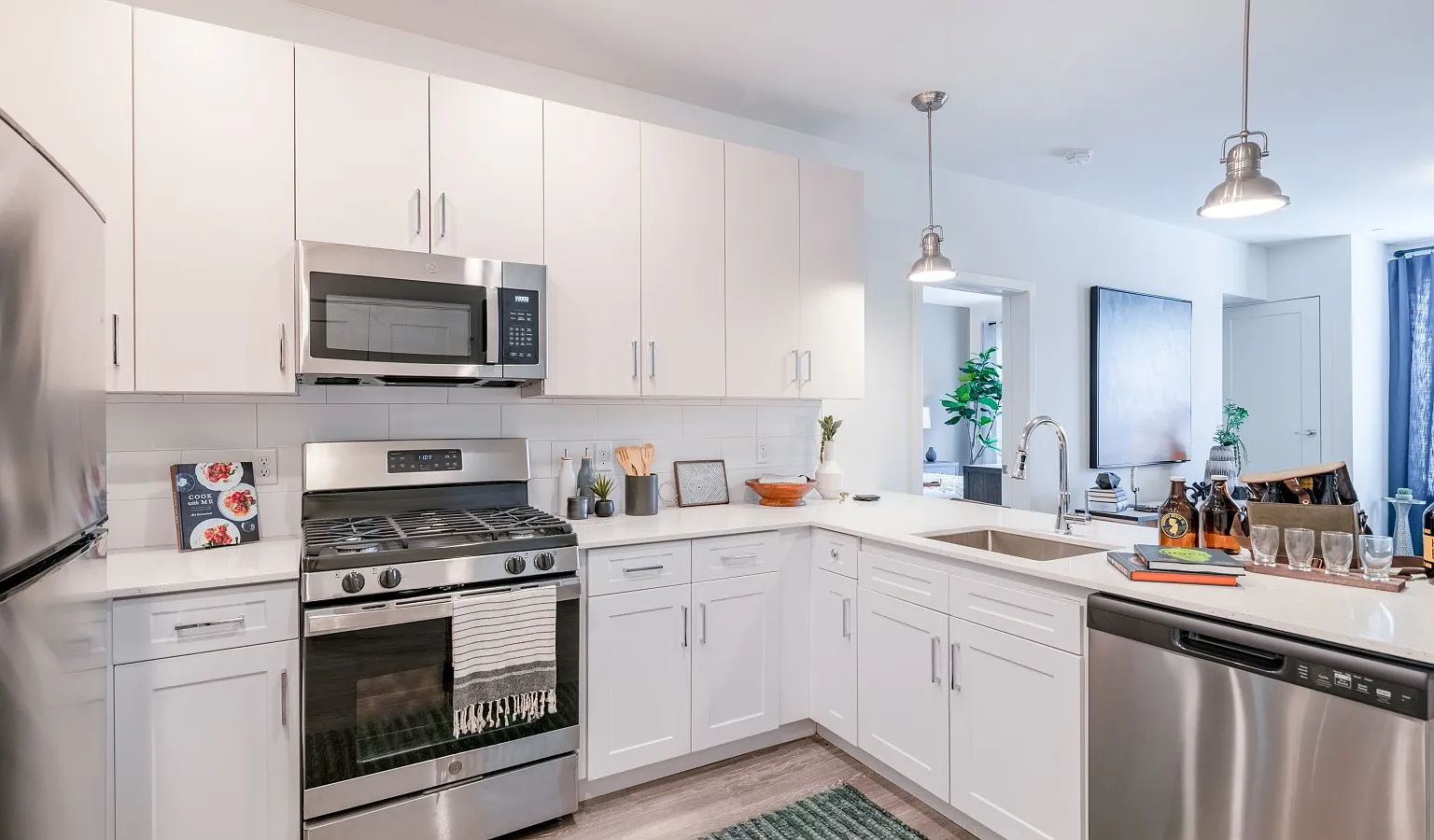 1 bed, 730 sqft, $2,463 — Photo 1