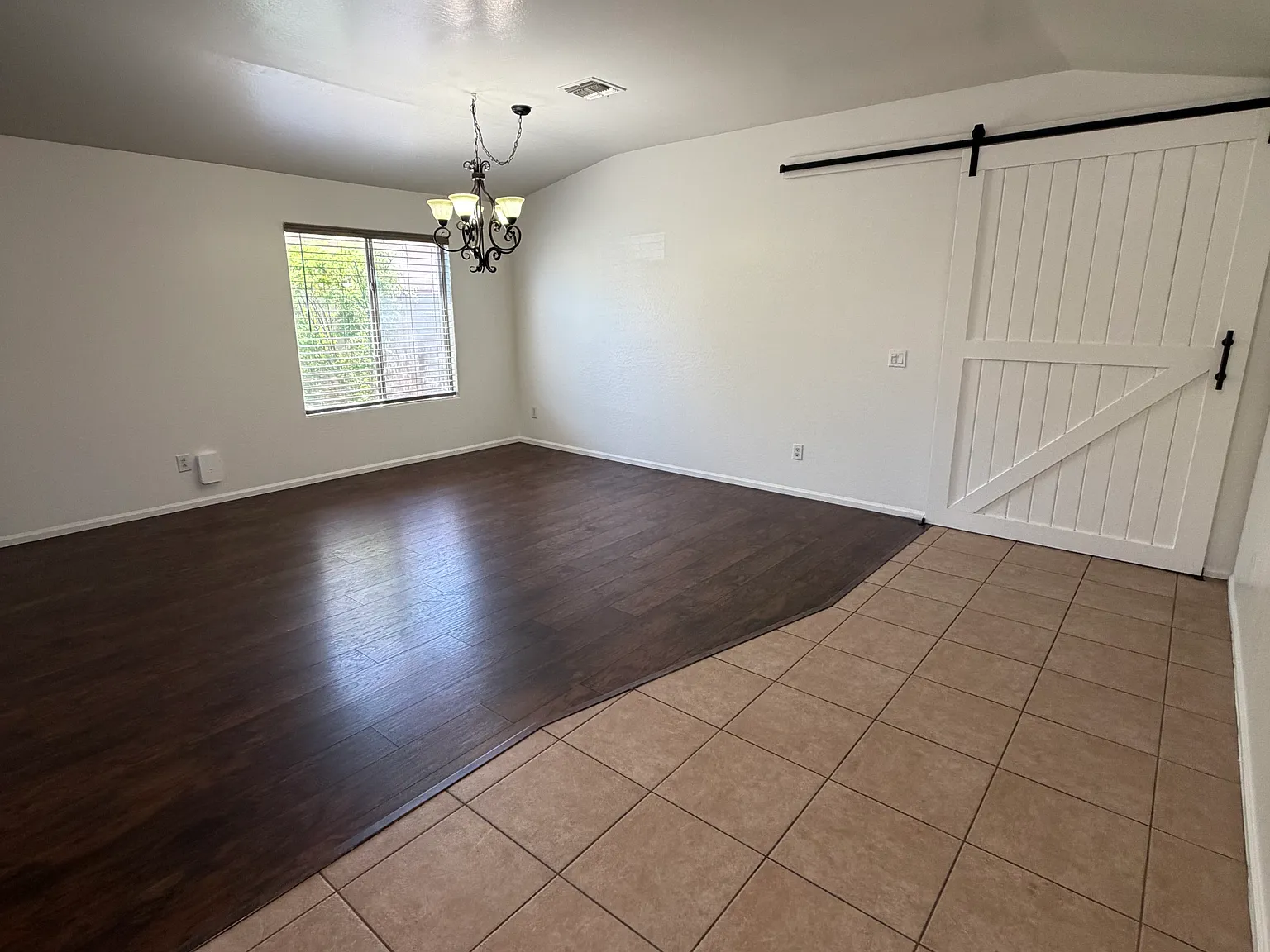 4 bed, 2200 sqft, $2,200 — Photo 3