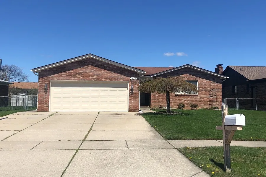 18021 Autumn Ln photo 1