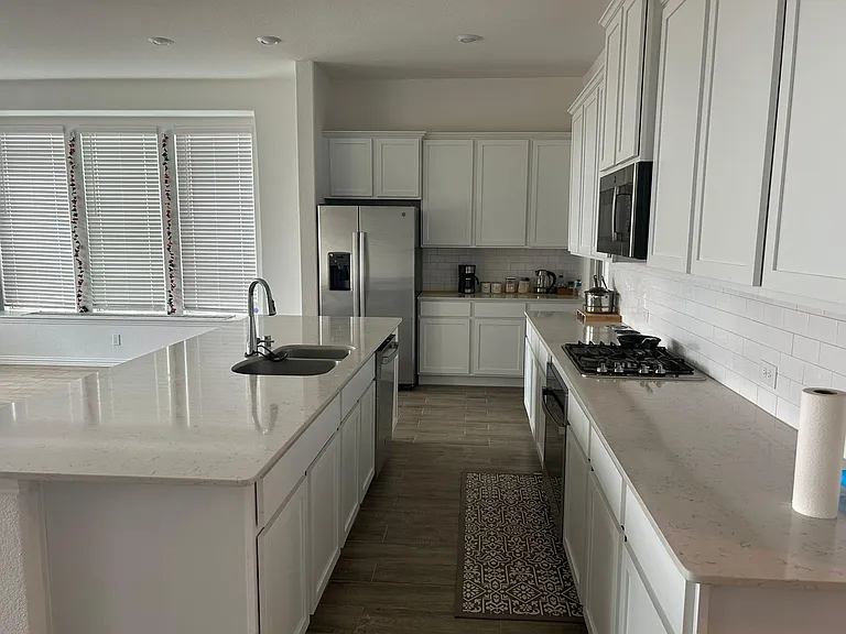 1120 Canuela Way — Photo 4