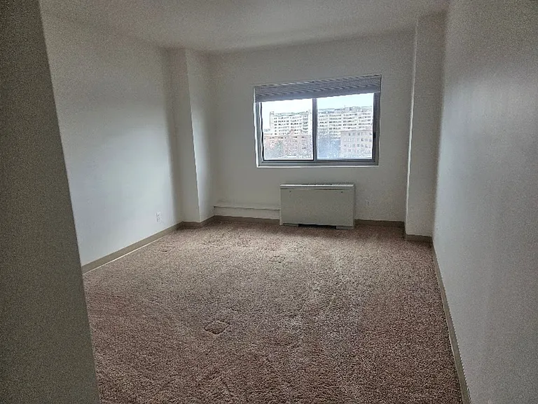 1220 N Pierce St — Photo 3
